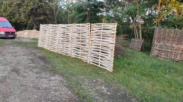HazelFences ширма з напів круглими гілками, з ліщини смотреть онлайн