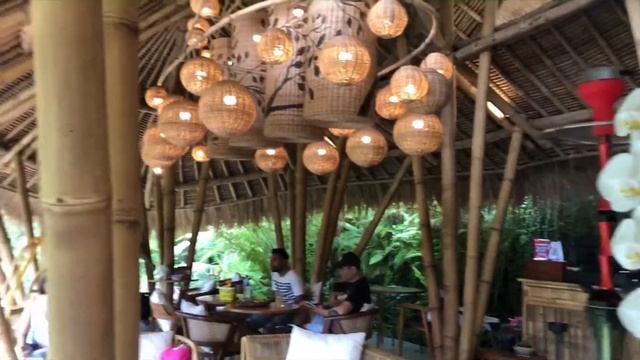 TIS Cafe Ubud смотреть онлайн
