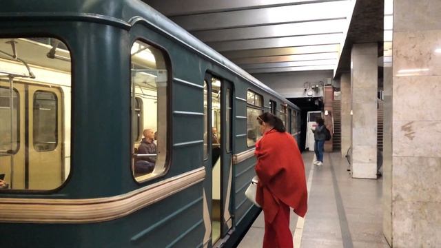 81-717/714.5М и 81-714 На станции Орехово смотреть онлайн