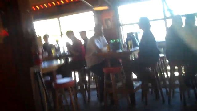 Amazon Eve wrestles guy at Hooters! смотреть онлайн