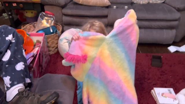 The elf? Caught on camera..what! смотреть онлайн