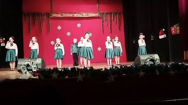 ДВГ "ЩАСТЛИВЦИ" - "ЗВЪН ЗВЪНИ" / Коледен концерт - 2022 г./ смотреть онлайн