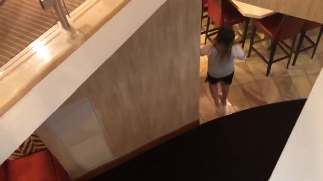 HIDE AND SEEK IN OUR HOTEL! смотреть онлайн