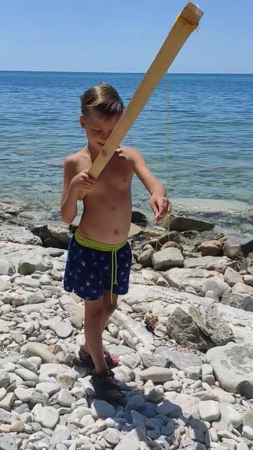 как поймать краба на море. краб жив, отпущен домой смотреть онлайн