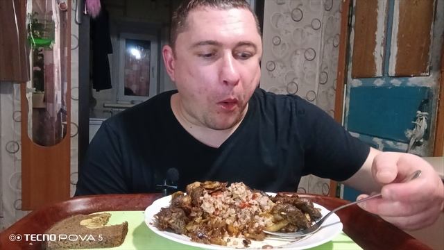 мукбанг/обжор/жареная говяжья печень,с овощами/ смотреть онлайн