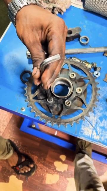 Sabariautogarage#hosur#royalenfield#himalayan#chain#sprocket#change#youtube#youtubeshorts#youtuber⚙ смотреть онлайн