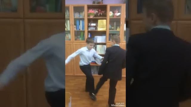 Вот такой у нас на перемене творится!!! смотреть онлайн