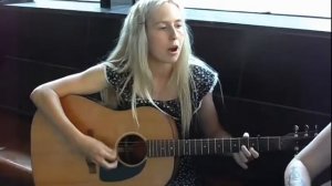 Billy's Buskers: Freya Hollick & Kat Mear perform 'The Yodelling Song'