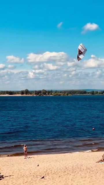 Кайтсерфинг: унесло за парашютом по волнам