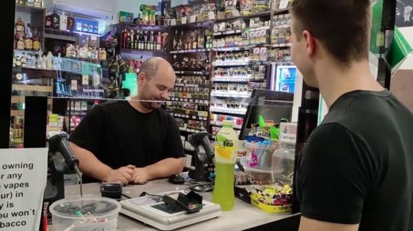 Комедийный фокус с картой  -   Credit Card Holder (Made from Red Bicycle cards) by Joker Magic