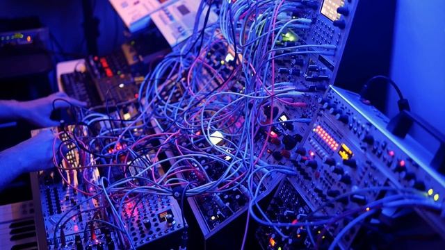 State Azure 'Chrysalis' Ambient Modular Performance (GraphicVCO, Vector, E370, Assimil8or) смотреть онлайн