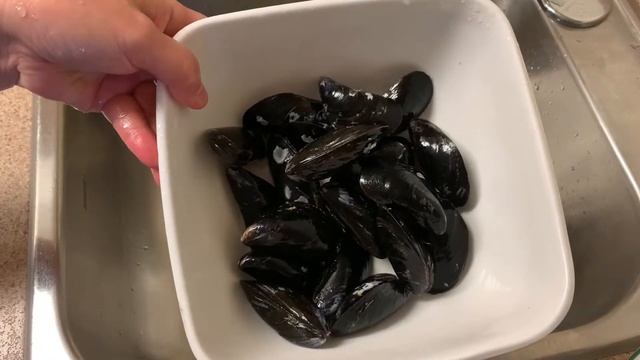 Perfect Mussels Or Tahong For A Cold Weather/Buying Fresh Seafood смотреть онлайн