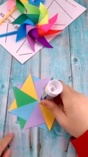 Вертушка из цветной бумаги | Поделка с детьми смотреть онлайн