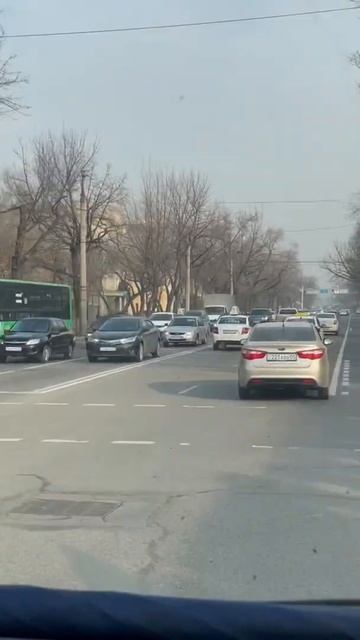 Алматы. Улица Толе Би / Комсомольская. Февраль 2022. Kazakhstan. Almaty. The roads. February смотреть онлайн