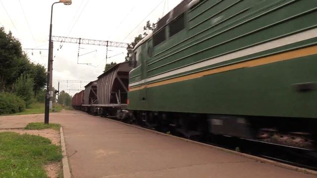 [БЧ] Электровоз ВЛ80с-2529 нa о.п. Мачулищи / [BCh] VL80s-2529 passing Machulishi stop смотреть онлайн