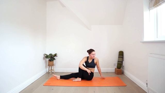 Поток йоги с балансом на руках для Эка Пада Каундиньясаны смотреть онлайн