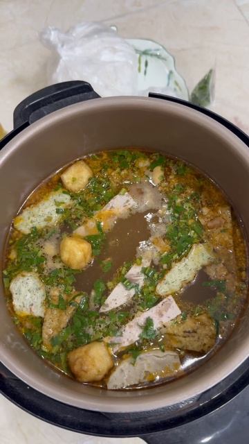 Rarely delicious crab and beef hot pot mixed with squid and three-leaf squid смотреть онлайн