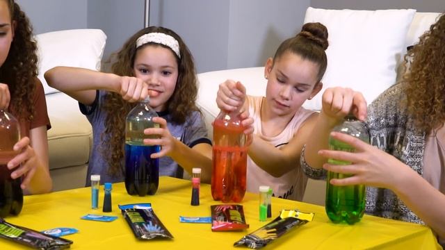 DIY Glitter Lava Lamp! (Glow in the Dark!) смотреть онлайн