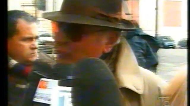 Ettore Scola, Francesco Rosi e Marisa Laurito ricordano Alberto Sordi al funerale, inter. E. Cariot смотреть онлайн