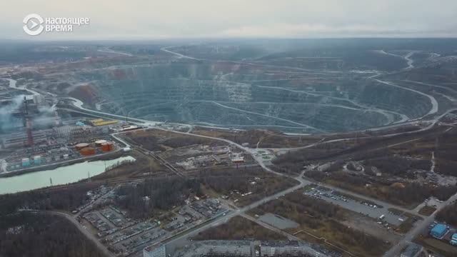 2020 - У КАРЬЕРА НА КРАЮ смотреть онлайн