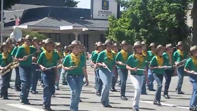 Sequoia Middle School Marching Band-2009 Annual Redding Rodeo Parade смотреть онлайн