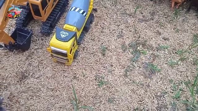 Finding Children's Toys | Toy Truck, Airplane, Triceratops, Brontosaurus, Stegosaurus, Tirex, Cow смотреть онлайн