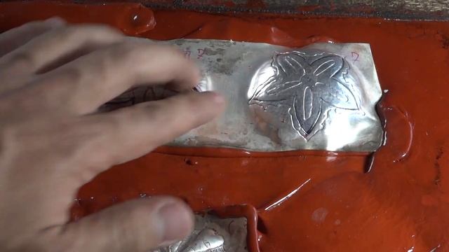 Proceso de cincelado de una pieza en plata (Mi primer video!!!) смотреть онлайн