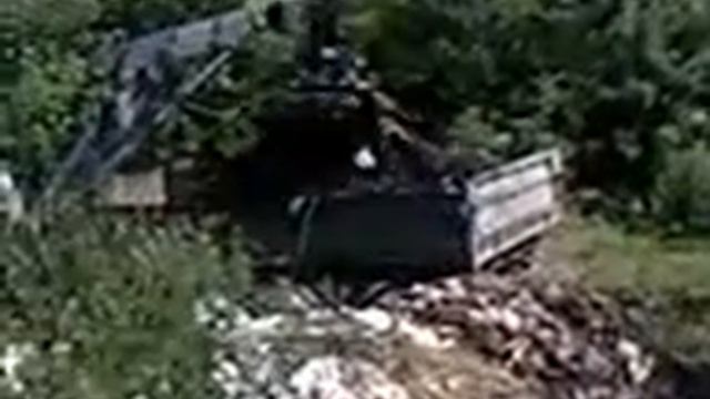 Нарештi чистять смiттезвалище До. смотреть онлайн