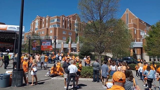 Lindsay Ell Not Well Received At UTK Orange-White Game '24