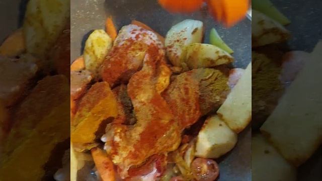I ADD PAPRIKA IN MY CHICKEN CURRY MAKE MORE TASTIER 😊😉#shortvideo #uk #food #chicken #chickenrecipe смотреть онлайн