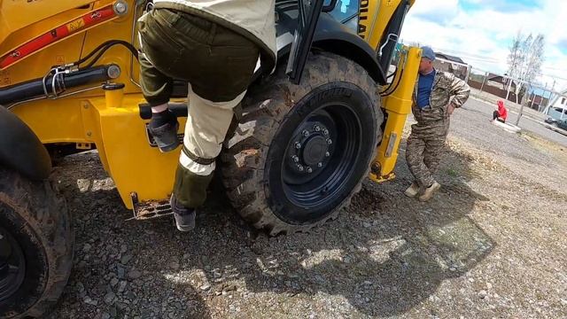 Новый New Holland B100b