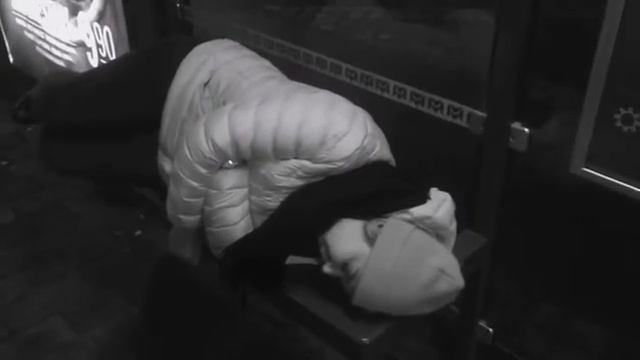 Одинокий смотреть онлайн