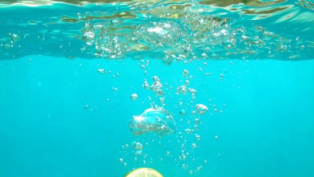 Meditate and relax with refreshing citrus and water смотреть онлайн