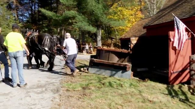 Kingsbury Pond Grist Mill: Draft Horses Pulling the Turbine (10-25-2014) смотреть онлайн