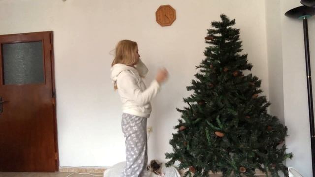 #3 VLOGMAS - Украсяваме елхата с Арчи 🎄🎀 | 2018 смотреть онлайн