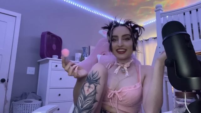 Beebee ASMR Tattoo Brushing Tracing, Skin Scratching Rubbing, Body Triggers смотреть онлайн