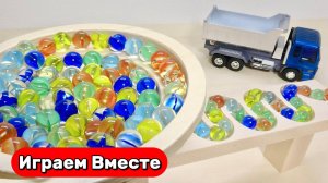 Играем в горки с шариками, играем в машинки ! Видео для детей !