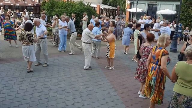 Любимое Лето, ПРИВЕТ! Начинаем Танцевать! смотреть онлайн