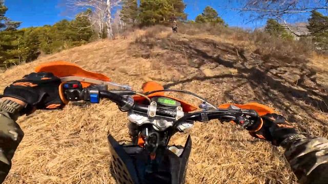 В поисках зацепа | Залетаем в горки | Husqvarna улетела | Эндуро будни на Алтае смотреть онлайн