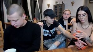 Мелстрой стримы/Mellstroy движ/бомжиха бухает за бабки/плюнул в стакан она выпила/лысую рвёт