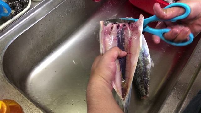 超簡単！100均のハサミ１つで魚の下処理できちゃいます！ смотреть онлайн