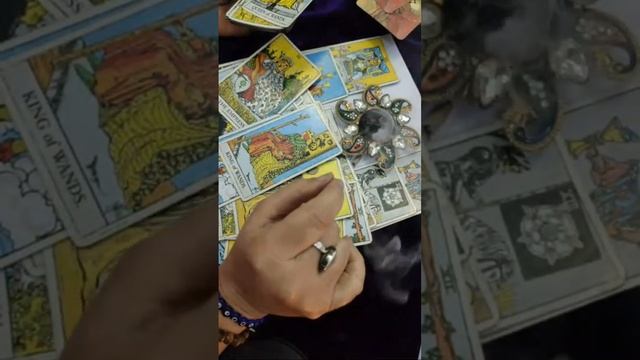 RANDOM MESSAGES FOR YOU.....SMOKE AND TAROT INTUITIVE HINDI READING