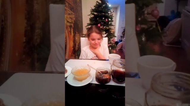 Что лучше? Варенье из шишек!!! смотреть онлайн