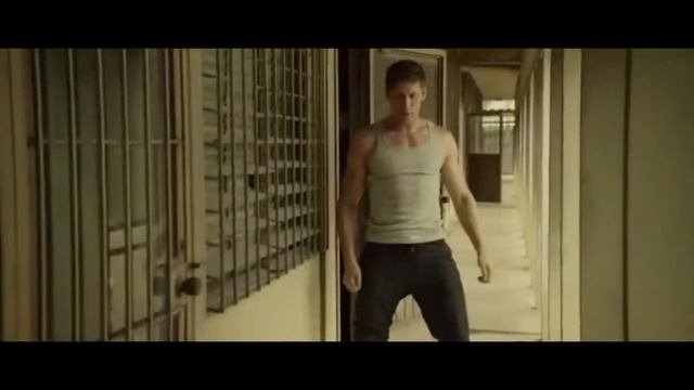 Van Damme's escape from the prison in "Kickoxer: Vengeance" смотреть онлайн
