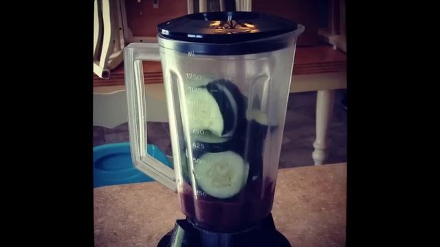 Better than Joe Rogan's Kale Shake Recipe! смотреть онлайн