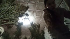 Vlog:Купили большую ёлку/Украшаю/Сделали с подругой дркг другу кульки/Делаю дз/