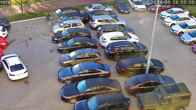 Неизвестный собрал пять автомобилей на парковке в Самарской области смотреть онлайн