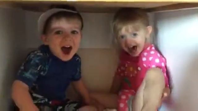 Nolan and Tessa play peekaboo in the hotel cupboard смотреть онлайн