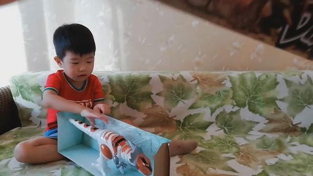 БЕЛЫЙ ДИНОЗАВР!