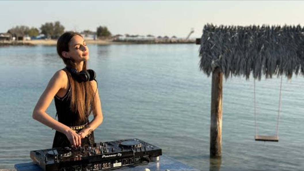 Albertina | ALDAR ISLAND SESSION смотреть онлайн